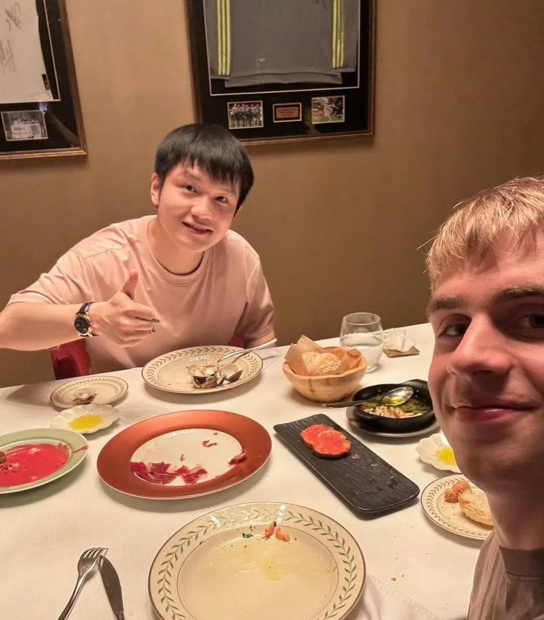 莫雷加德和樊振东聚餐，莫雷加德说那天正好是奥运会决赛一周年的日子，和樊振东在一起