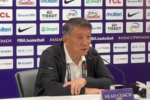中国女篮81-90输给日本女篮，赛后宫鲁鸣指导接受采访主要谈到：
       