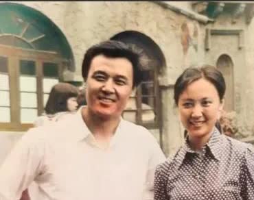 达式常和赵静一张罕见合影，当年上影最帅最漂亮的演员，没有之一达式常同志，非常优秀