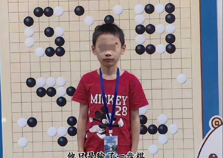 怎会有如此狠心的父亲！“孩子输了比赛就挨打”难怪9岁孩子会想不开，一定是被打怕了