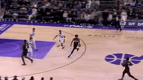 阿门攻守转换手递手助攻，霍勒迪追身三分手起刀落