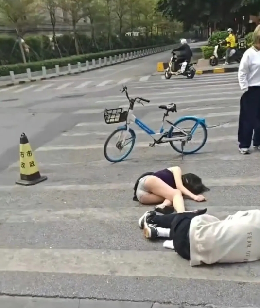 再过两个月，路面怎么躺？ ​​​
