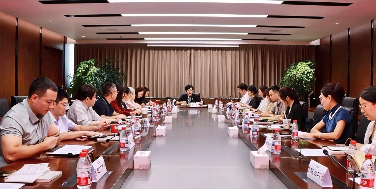 #高看品牌# 7月22日，中国建科召开2025年度统战人士培训暨“学规定、强作风