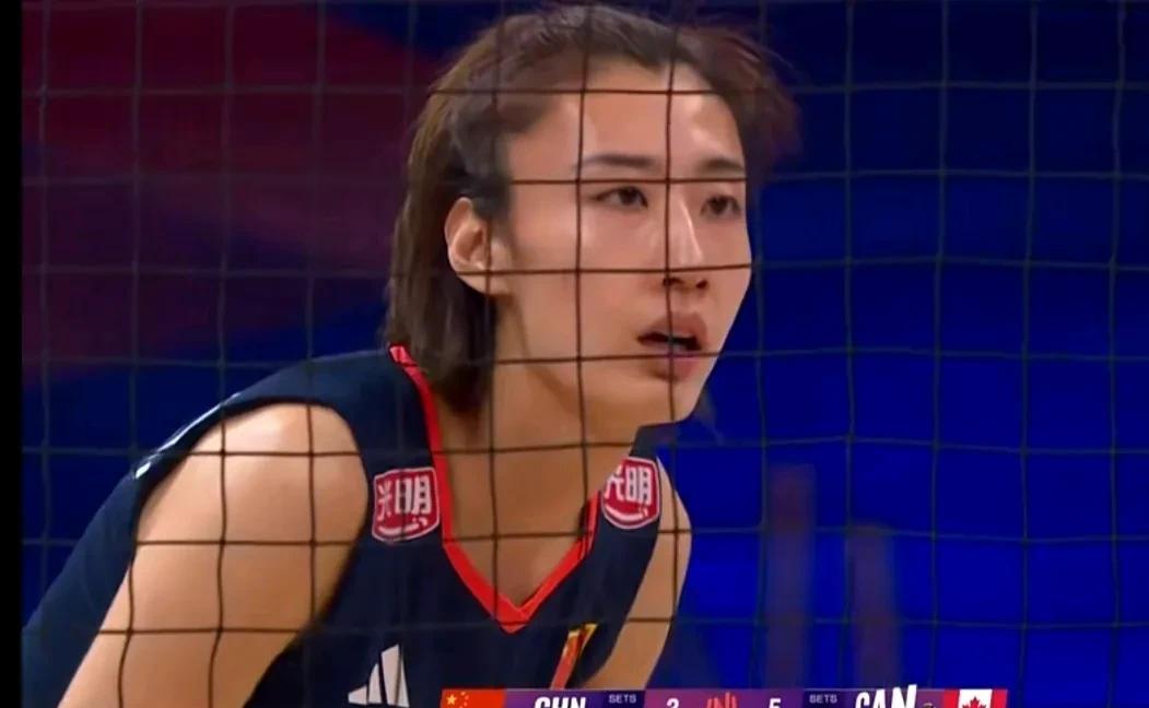中国女排3-1加拿大球员得分
吴梦洁17分
庄宇珊21分
龚翔宇14分
陈厚羽8