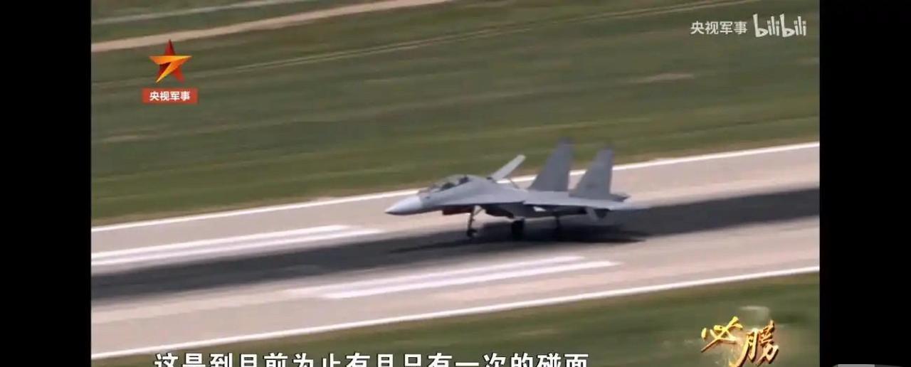 中国歼16同时锁定驱逐两架 F22
2024年，西部战区空军飞行员李超在沿海驻训