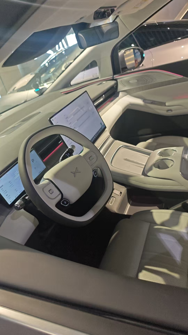 试驾了一下增城版
今天试驾了一下X9，总体还不错，说一下缺点，2排零重力座椅的调