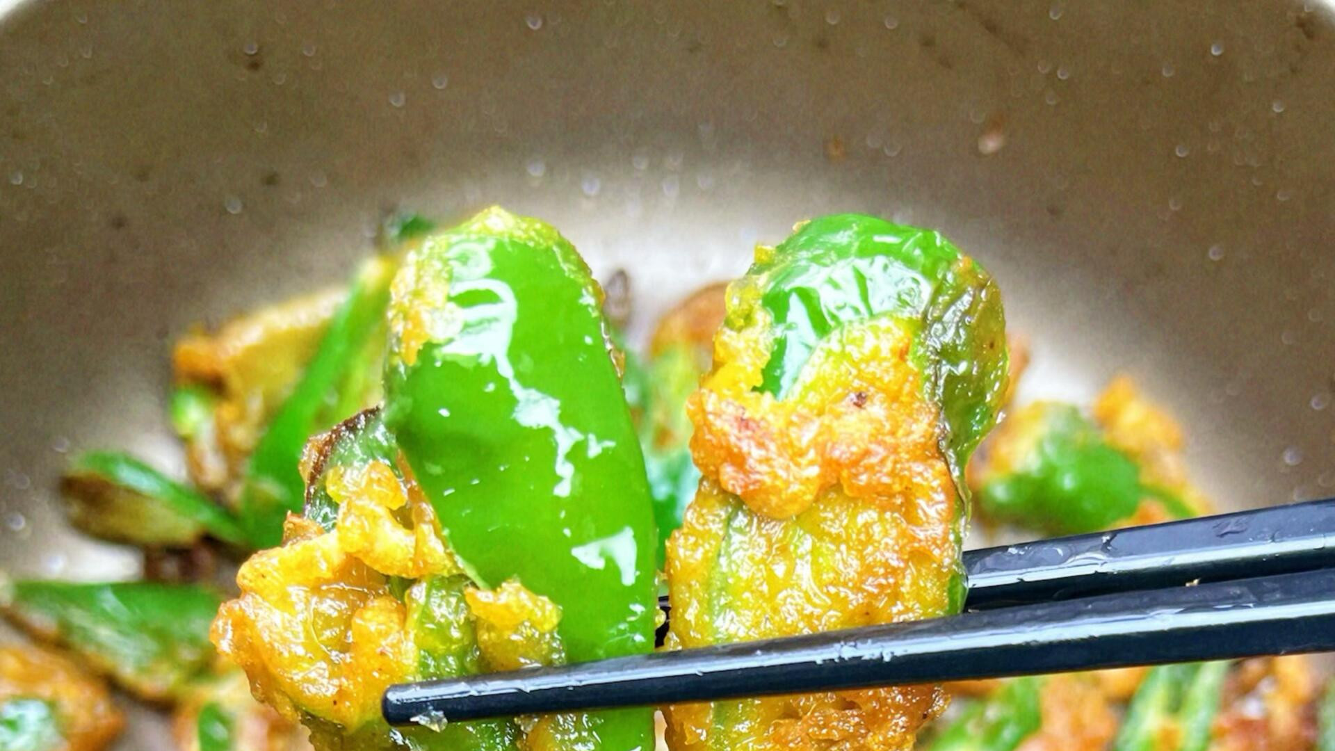 有幸在亲戚家吃过一次线椒炒蛋，惊艳到我了! !