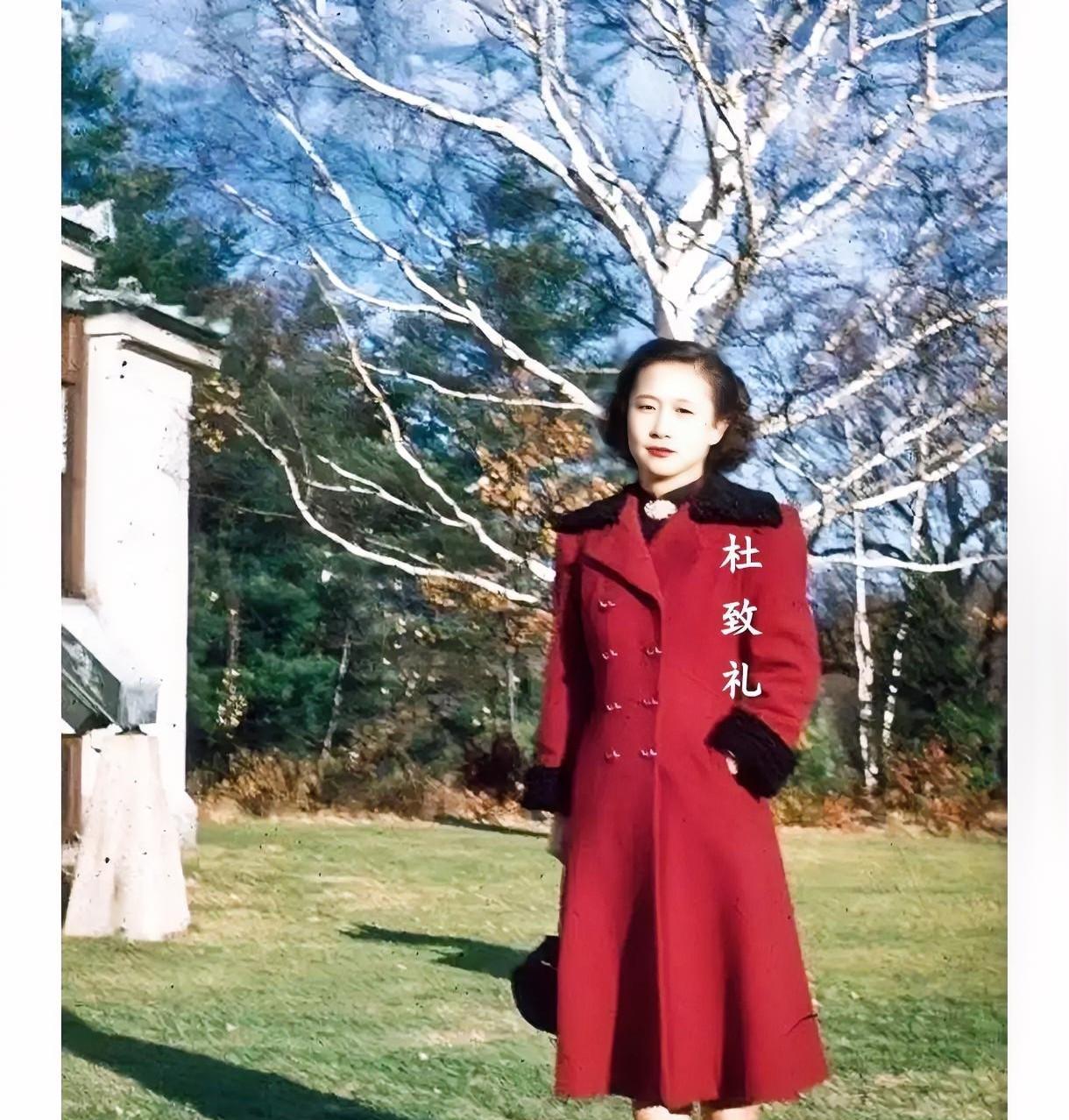 这才是1949年杜聿明将军的女儿杜致礼在美国留学时的真实样貌，那时她22岁，五官