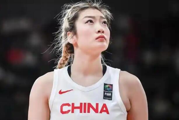 李梦为何缺席女篮亚洲杯？她如何回应这一决定？
李梦缺席2025年女篮亚洲杯引起了