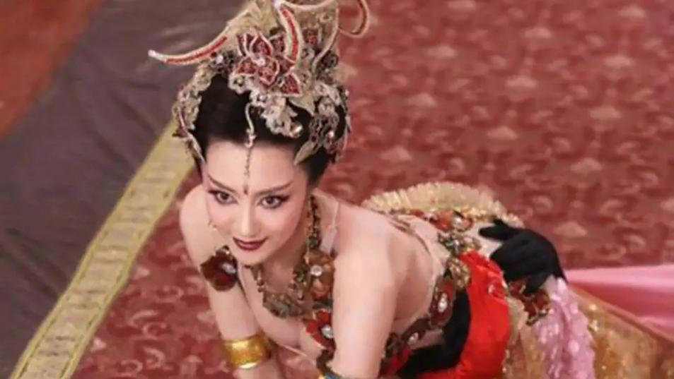 青铜觚上刻满人骨文：揭秘夏朝最后一位巫女的吃人预言