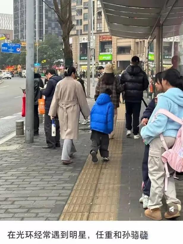任重孙骁骁有孩子了，近日有网友在重庆偶遇任重孙骁骁，他们是在2019年公开的恋情