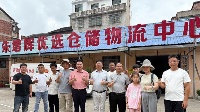 省市场监管局驻万寿村工作队队长赵永平率队到双峰学习交流乡村振兴工作