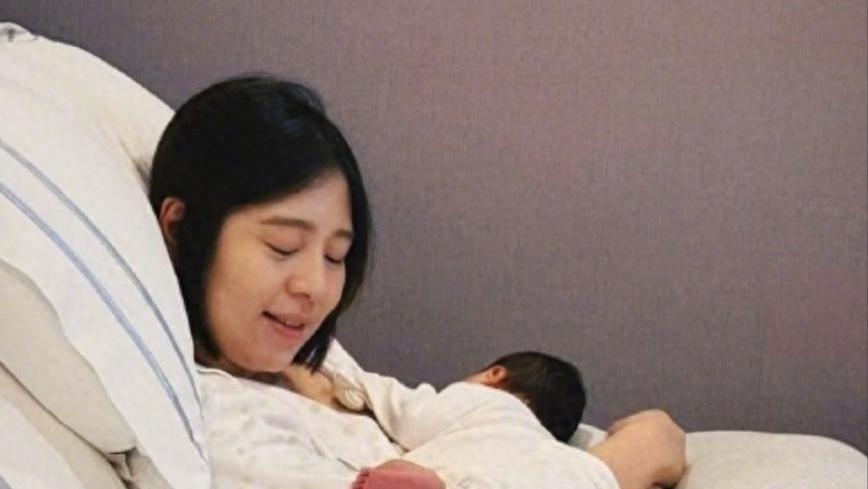 37岁女星官宣产女并晒合照，丈夫甜蜜发声，网友：童年女神圆满了