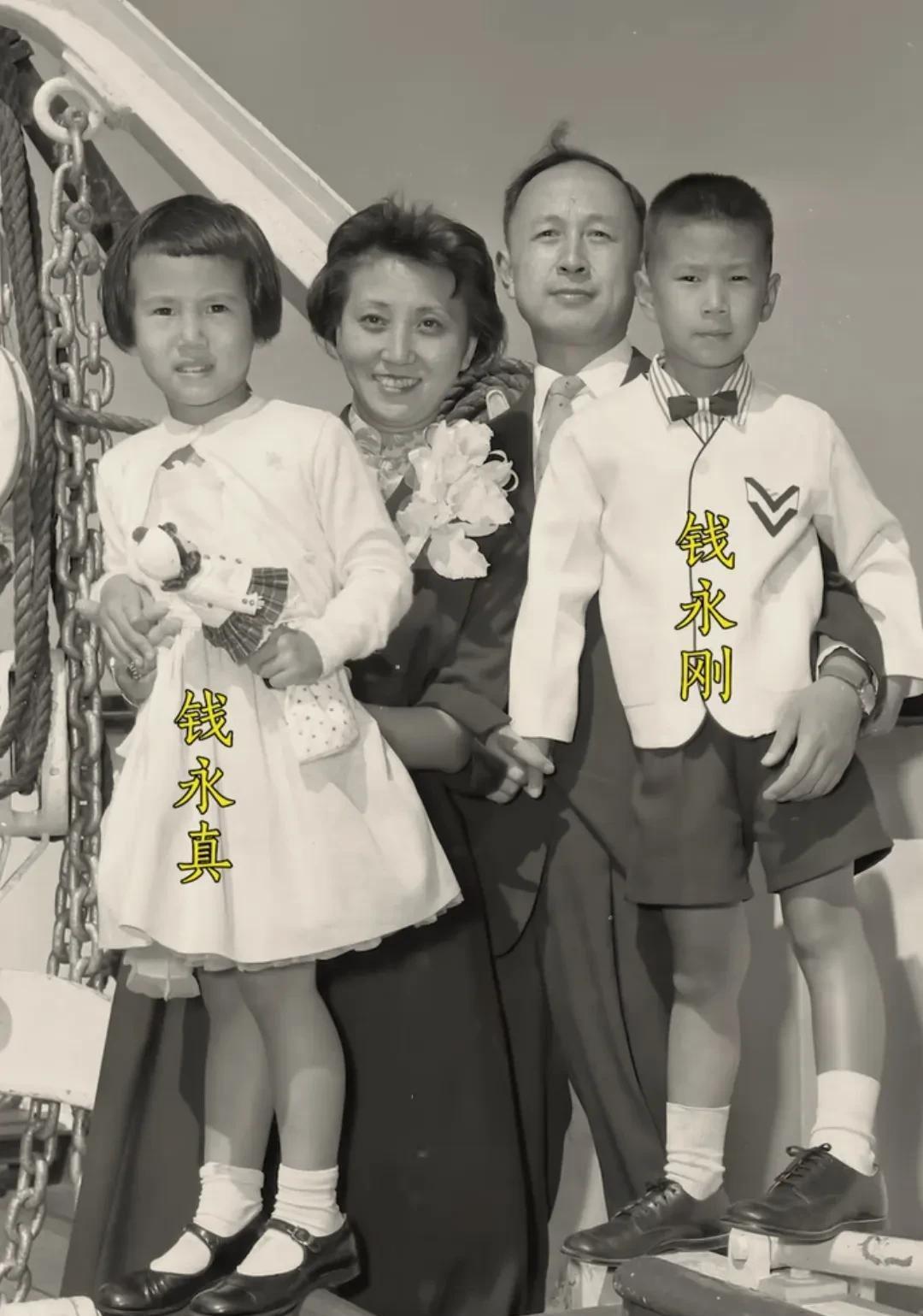 图一、二，钱学森一家四口在美回国前留下的合影；
瞧瞧图一和图二，那是钱学森一家四