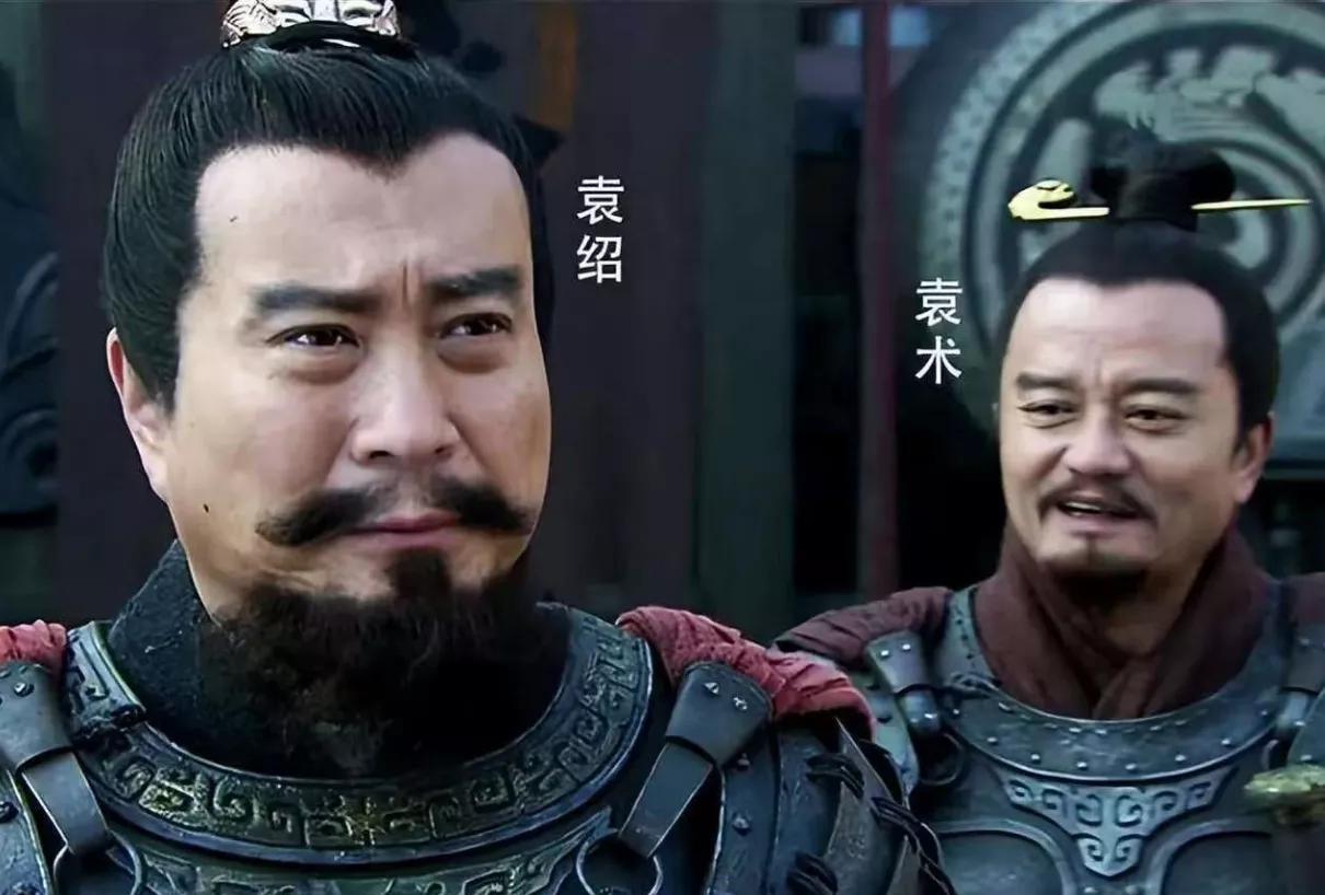 有时候读三国演义真有点搞不懂，袁绍和袁术兄弟俩，作为东汉末年比较有实力的军阀，两