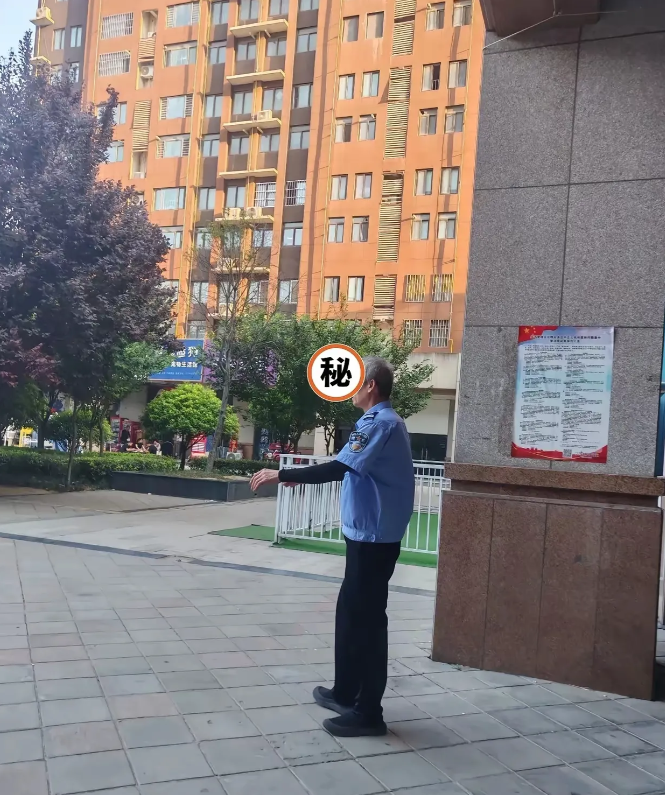 我敢保证，
成都女子被害案的第一批受害人出现了，
那就是小区物业50岁以上的保安