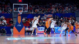 弗格单节16分，总得分超过马尚升至历史第18位，张镇麟给出最高评价