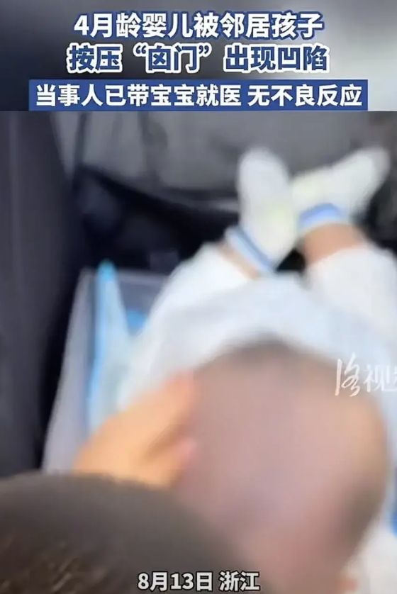 “太无语了！”浙江，一宝妈推着年仅四个月大的婴儿在外闲逛，路上遇到邻居时跟对方闲