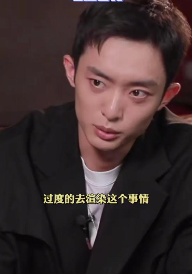 白宇帆这人有点意思，明明长了一张“流量预备役”的脸，偏偏活成了圈内最不按套路出牌