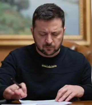 27日，乌克兰总统泽连斯基签署第554号法令，对俄罗斯、中国、伊朗等8个国家以及45家公司实施制裁