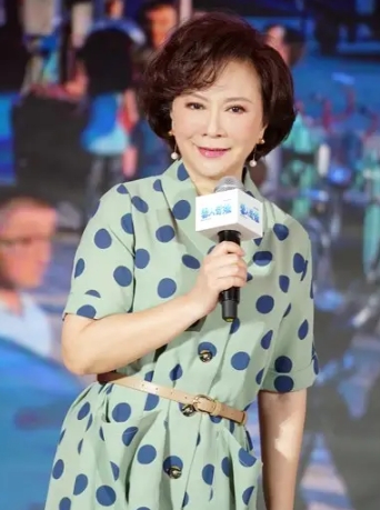蔡明的儿子原来就是他！圈内知名编剧，感情生活曾令蔡明头疼不已

蔡明和老公丁秋星