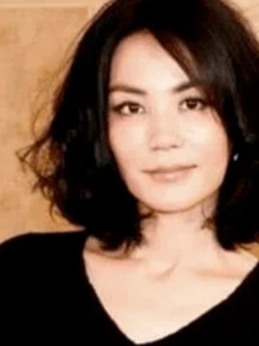 谢霆锋爱王菲始于颜值 限于才华 终于人品
谢霆锋与王菲的情感一直是娱乐圈的焦点。