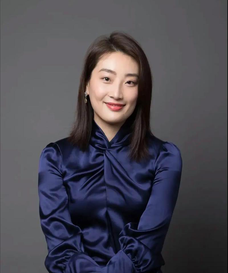 一次，主持人问42岁的宗馥莉：“你认为你的另一半会是什么样的人？”不料，宗馥莉却