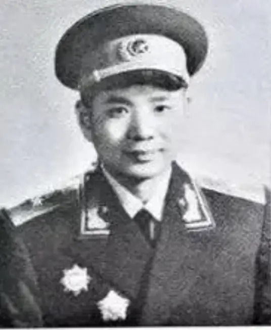 1973年，发生了一起让人意想不到的事情，时任公安部部长李震竟然在公安部院内离奇