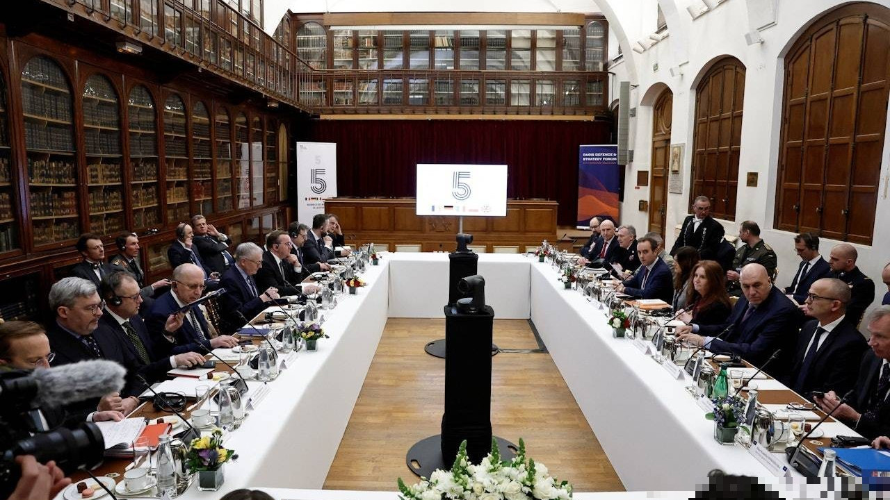 特朗普对俄最后通牒，威胁加码制裁，美媒：对美国自己都极其危险