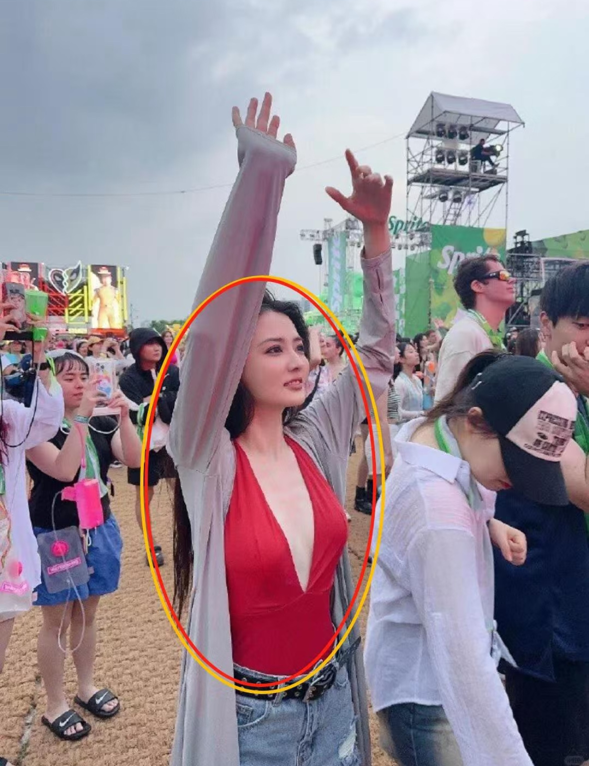 老天奶...原来她现实中原来这样啊？？