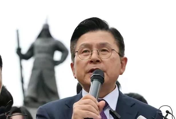 关键时刻，黄教安退出了选举，反对李在明当选！
据韩国《朝鲜日报》报道，韩国无党派