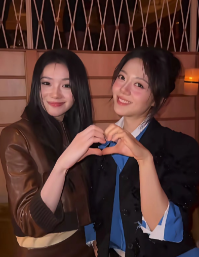 我老公真是一针见血。
我问他，赵今麦和刘浩存，明明都一个赛一个的好看，凭什么一个