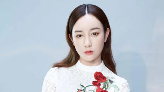 张檬晒儿子近照，闭眼甜笑的睡颜，遗传爸妈高颜值长得太俊了