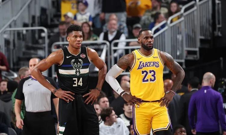 NBA最硬的球员
1、乔丹，连续三年被活塞淘汰，最终迈过活塞开启公牛王朝；
2、