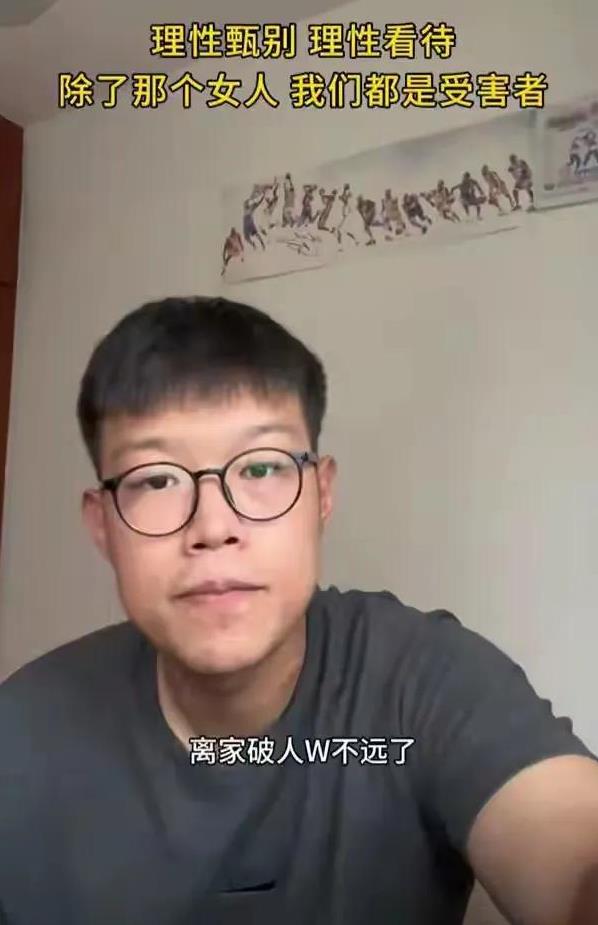 姜润泽说，我不像网上说的那样抢到老蒋的财产，老蒋的财产是他和我母亲的共同财产，只