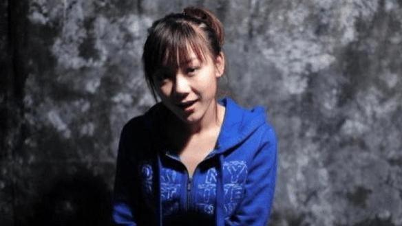 2011年她全裸接受记者采访：我敢看你们，你们敢看我吗？如今咋样
