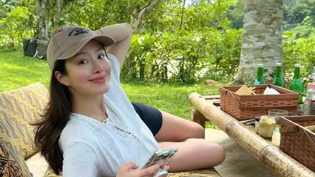 杨采钰晒孕期美照！素颜韵味十足，坚持瑜伽锻炼，纤细得让人羡慕