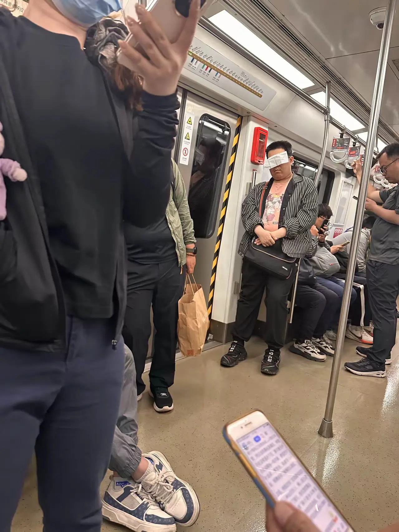 我说哥们儿你就这么困吗？
