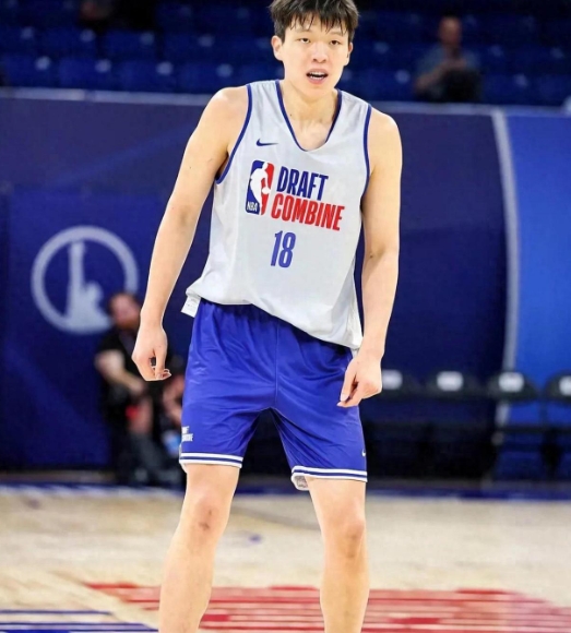 杨瀚森去国家队的潜在问题。
杨瀚森在NBA和在中国的打球方式是不一样的。
杨瀚森