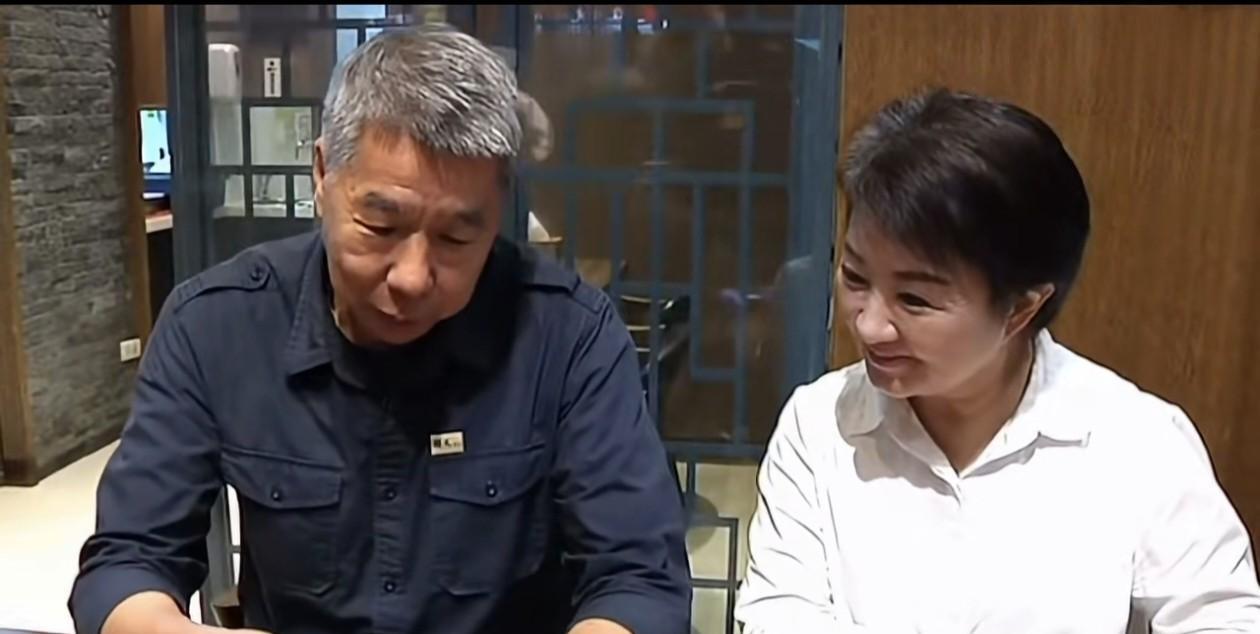 张亚中去拜访卢秀燕了。
这次国民党主席轮替竞选，虽然卢秀燕没有发表多少言论看法，