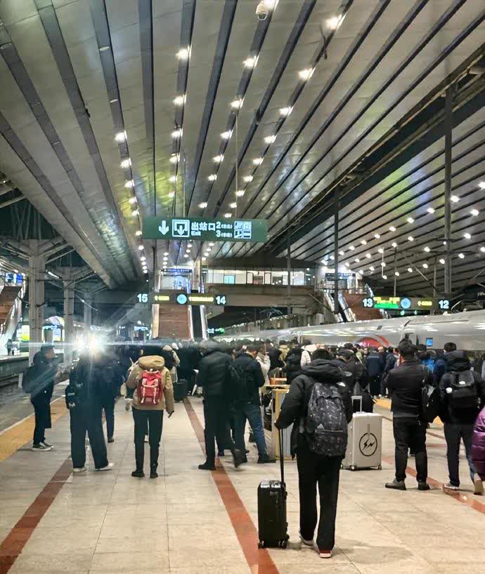狂风烈日“双暴击”！北京今春生存指南

2025年北京春季以大风与强日照为显