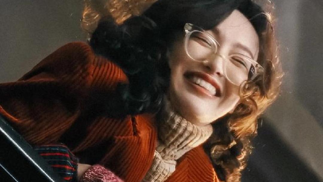 王家卫人设崩塌！私下吐槽唐嫣装、嘲游本昌，受害者联盟再添新成