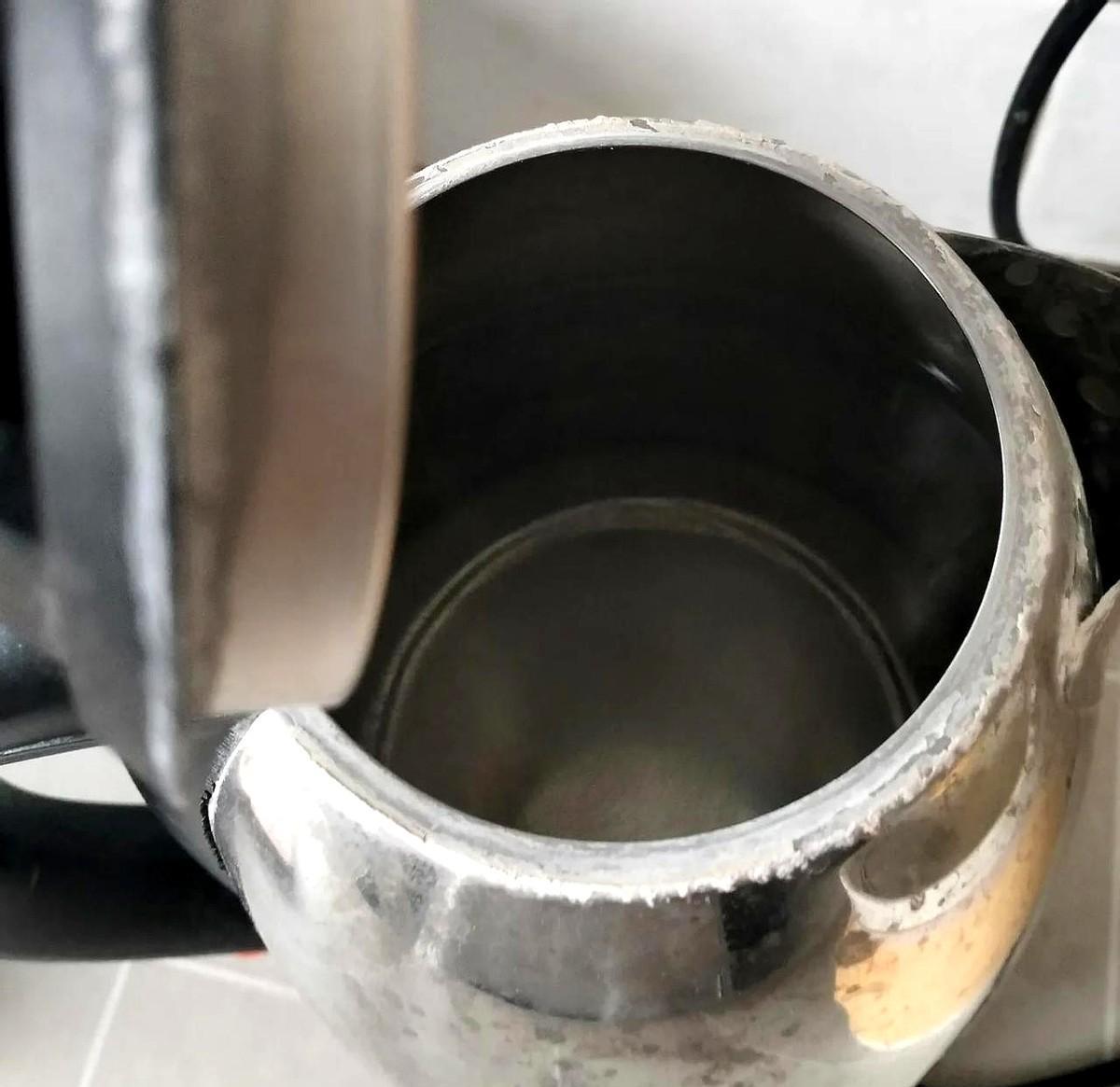 昨天发现了一个特棒的去水垢的妙招，材料家里都有，如果需要的话，赶紧学一学吧！
说