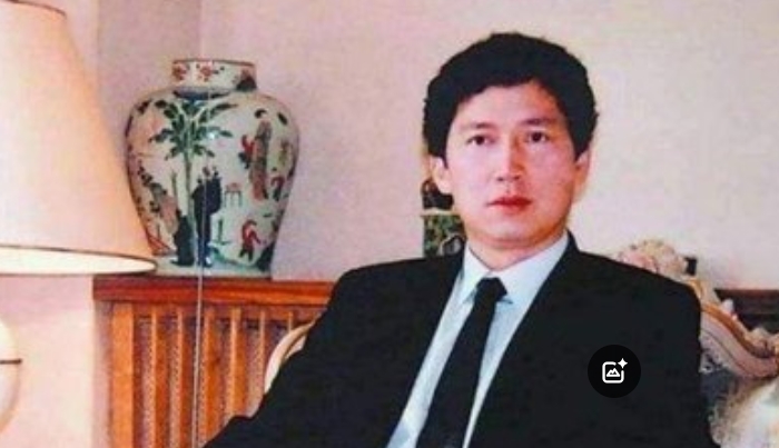 1993年，这个继承了女人60亿遗产的男人，终于吐露出了自己的真实想法，“她比我