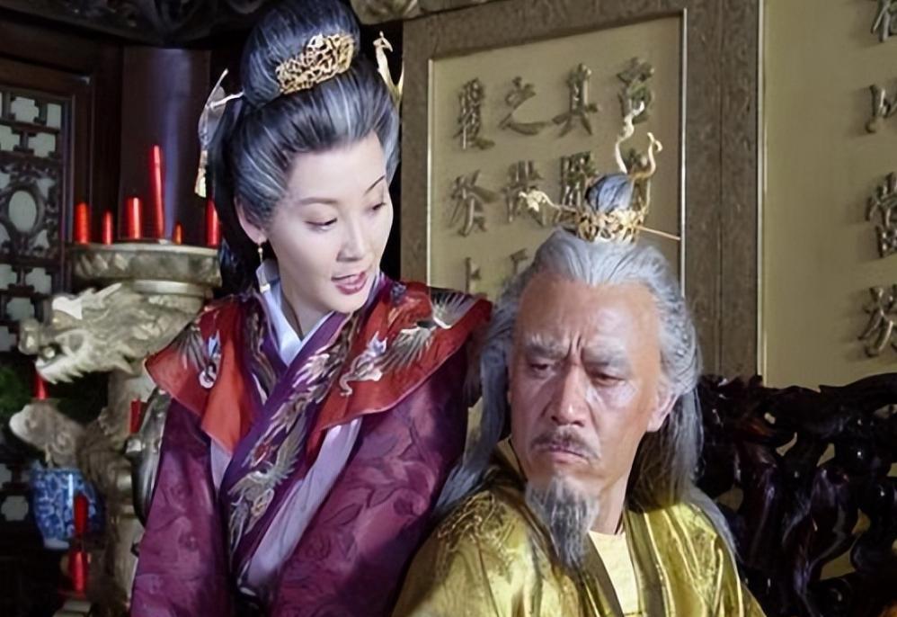 明朝马皇后，坐在龙椅上。朱元璋大怒：“谁让你坐这？只有朕才能！”



这并非一