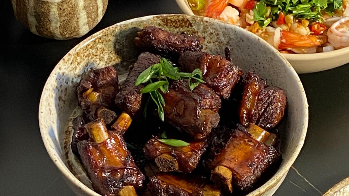 糖醋排骨：琥珀色的家常魔法