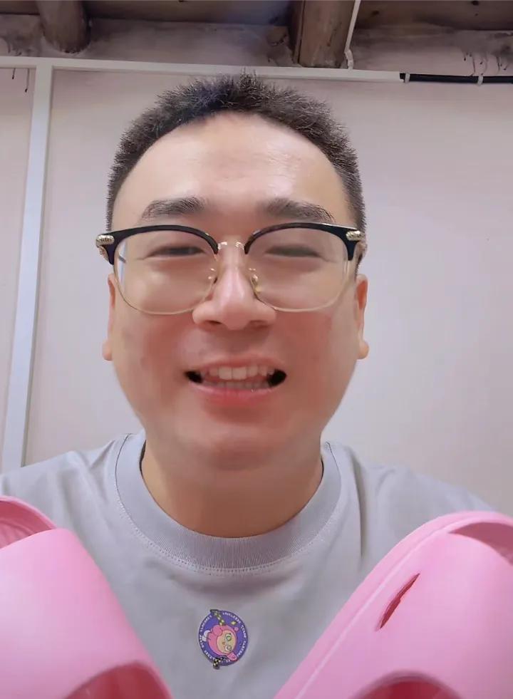 云昊说千骨没有碰我，咱不能怨人家！
今晚云昊直播，说到了与千骨那一场偶遇，非常搞