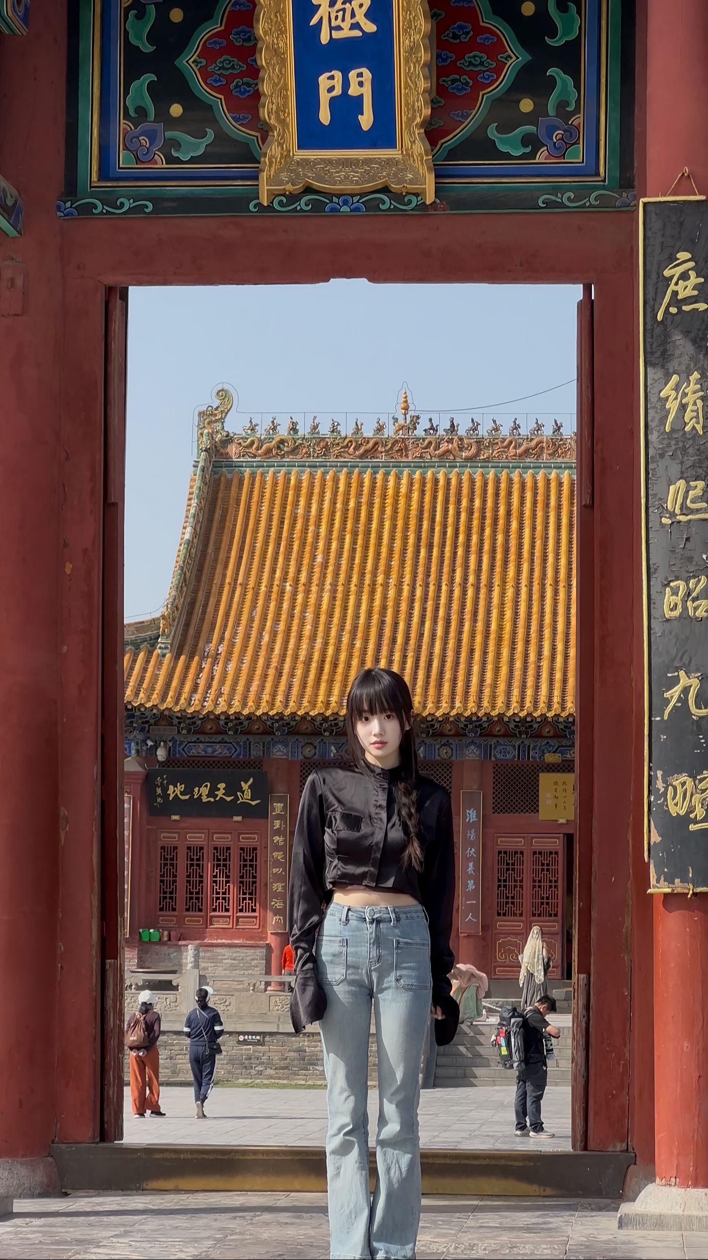 人与人之间，不过是互相回应，如果真诚换不来真心,那就让它长满荆棘。