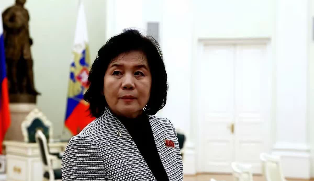 朝鲜外相崔善姬来北京，副外相去纽约。
副外相到纽约参加联合国大会，必然会与美方