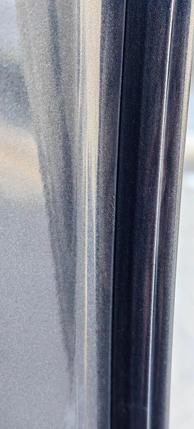 星瑞车门爆漆
有没有懂得朋友可以讲一下这个是怎么回事？
好端端的爆漆了，是生锈了